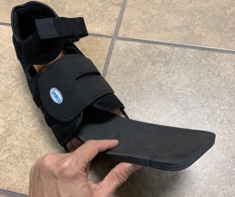 Post-operative shoe, removing insole